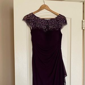 Xscape Ruched built in cups wine formal heavy  Beaded Short Sleeve Gown - Sz  4P